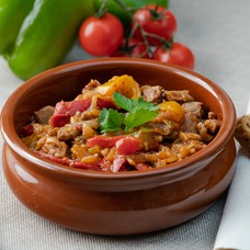 Mućkalica Eintopf mit Schweinefleisch und Gemüse für 2 Personen (600 g)