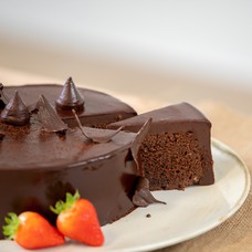 Valfresco Vegane Schokotorte mit Erdbeermarmelade für 8 Personen (1,5 kg)