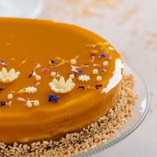 Mango cheesecake for 15 people (2,4 kg)