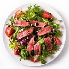 Summer salad with beef strips