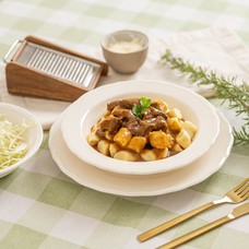 Menu: juneće šugo, njoki i kupus salata za 2 osobe