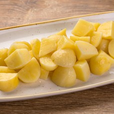 Potatoes diced and boiled for 4 persons (800 g)