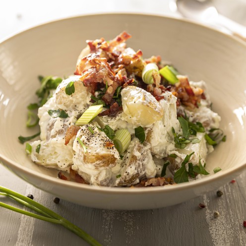 Kartoffelsalat mit Pancetta und Sauerrahm für 4 Personen (1 kg)