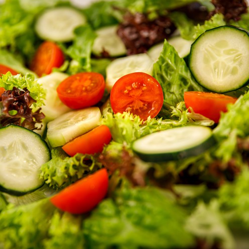 Fresh lettuce salad with tomato and cucumber for 4 persons (800 g)