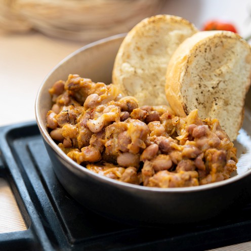 Baked beans with homemade sausage and smoked bacon for 2 people (900 g)