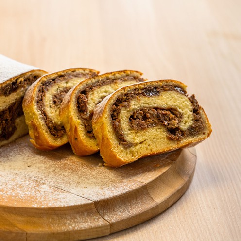 Dizanica - süßer Teig Kuchen mit Apfel und Johannisbrot (1 kg)