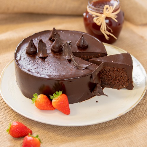 Vegan Chocolate Cake with Strawberry Jam for 8 persons (1,5 kg)