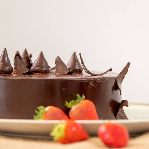 Veganska čokoladna torta s džemom od jagoda za 8 osoba (1,5 kg)