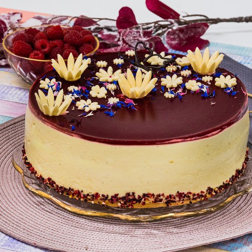 Valfresco homemade cake with raspberries for 15 persons (2 kg)
