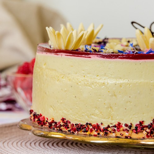 Valfresco homemade cake with raspberries for 15 persons (2 kg)