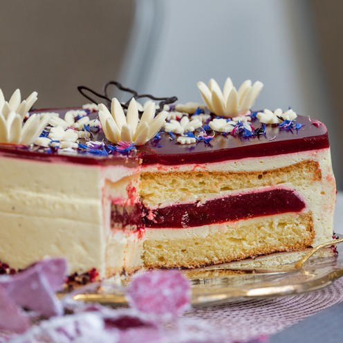 Valfresco homemade cake with raspberries for 15 persons (2 kg)