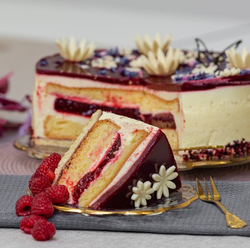Valfresco homemade cake with raspberries for 15 persons (2 kg)