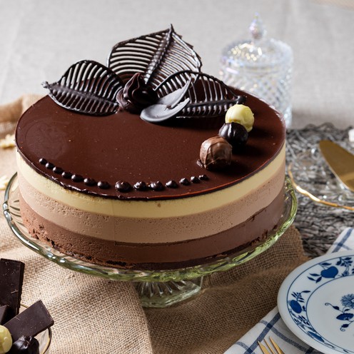 Domaća torta s 3 vrste čokoladnog moussea za 18 osoba (3 kg)