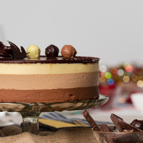 Domaća torta s 3 vrste čokoladnog moussea za 18 osoba (3 kg)