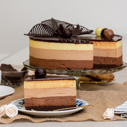 Domaća torta s 3 vrste čokoladnog moussea za 18 osoba (3 kg)
