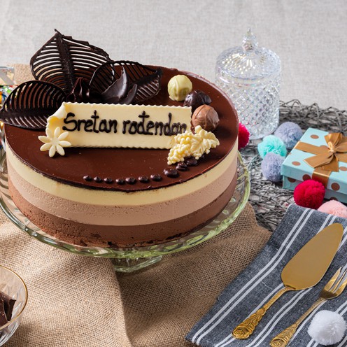 Domaća torta s 3 vrste čokoladnog moussea za 18 osoba (3 kg)