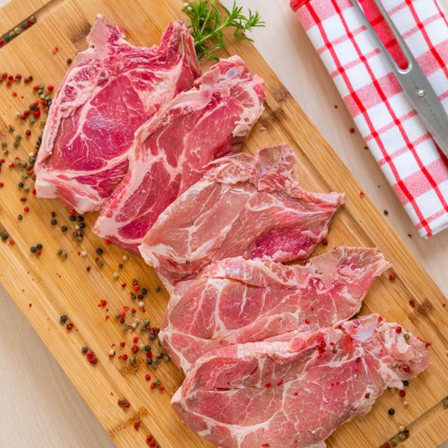 Schwarze Schweinenackenkoteletts für 4 Personen (1 kg)