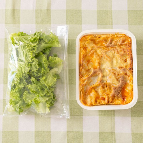 Menu: pasticcio and lettuce for 4 persons