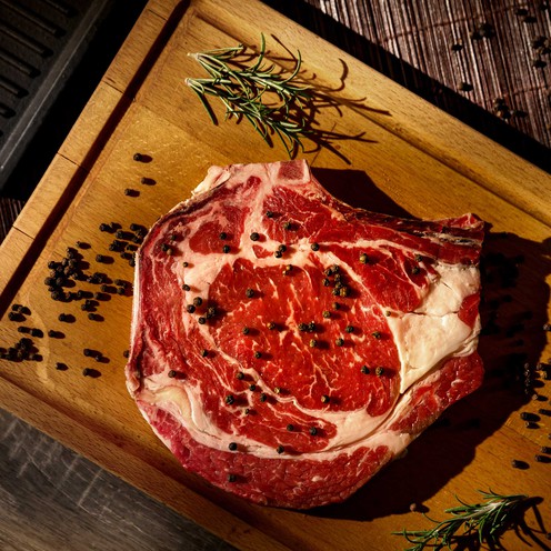 Reifes Rinder-Sirloin und Black Angus Steak mit Knochen (1,1 kg)