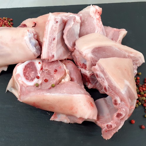 Einheimisches Spanferkel mit Knochen (2,5kg)