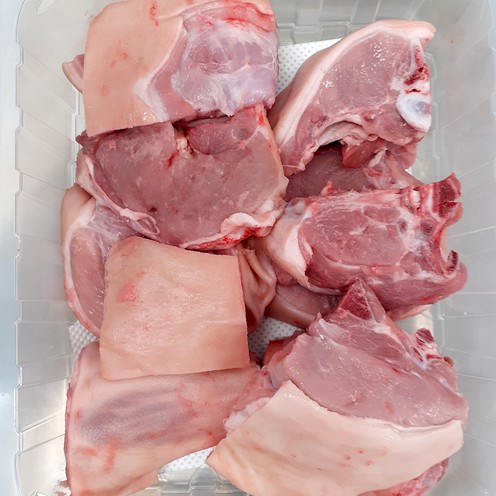 Einheimisches Spanferkel mit Knochen (2,5kg)