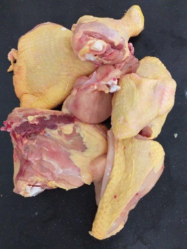 Whole chicken for 4 persons - cut (1,5 kg)