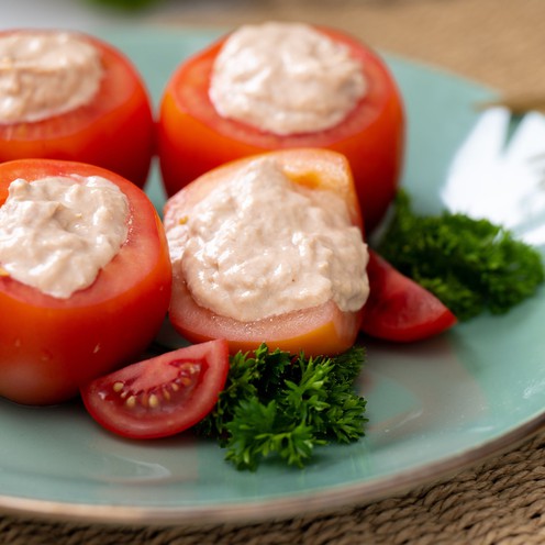Tomatoes stuffed with tuna (1 kg)