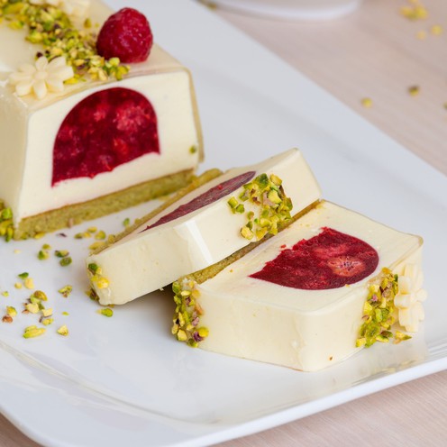 Rolada od bazge, maline i pistacija (950 g)