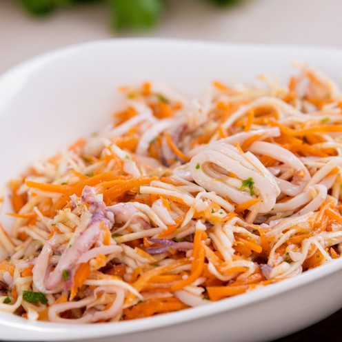 Tintenfisch-Gemüse-Salat für 4 Personen (1 kg)