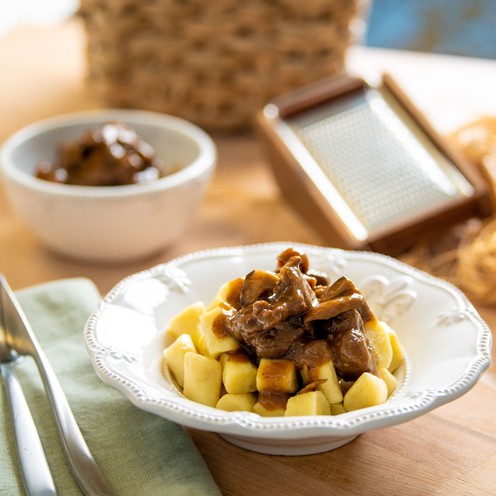 Venison stew with forest mushrooms for 1 person (250 g)