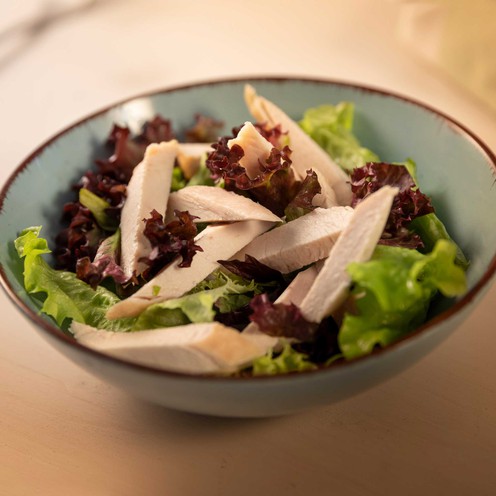 Fresh lettuce salad with baked chicken fillet for 1 person (250 g)