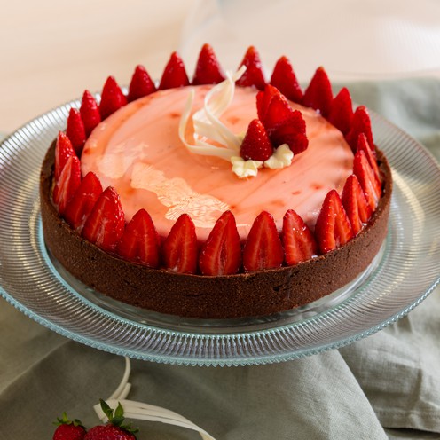 Strawberry mousse tart for 10 people (1,8 kg)