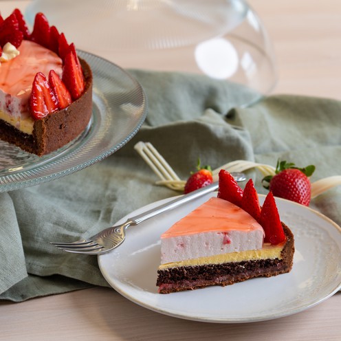Strawberry mousse tart for 10 people (1,8 kg)