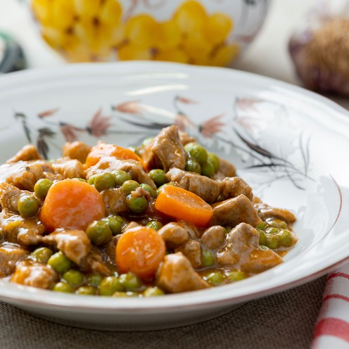 Veal ragu with carrots and peas for 1 person (300 g)