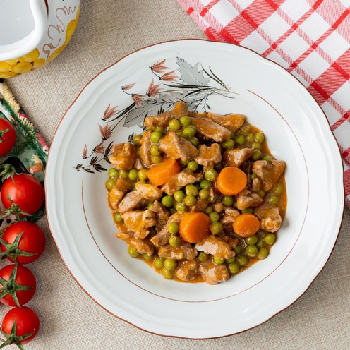 Veal ragu with carrots and peas for 4 persons (1,2 kg)