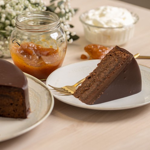Cake à la Sacher for 12 persons (1,85 kg)