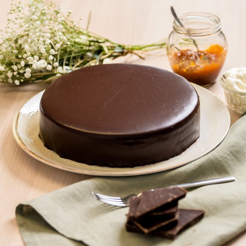 Cake à la Sacher for 12 persons (1,85 kg)