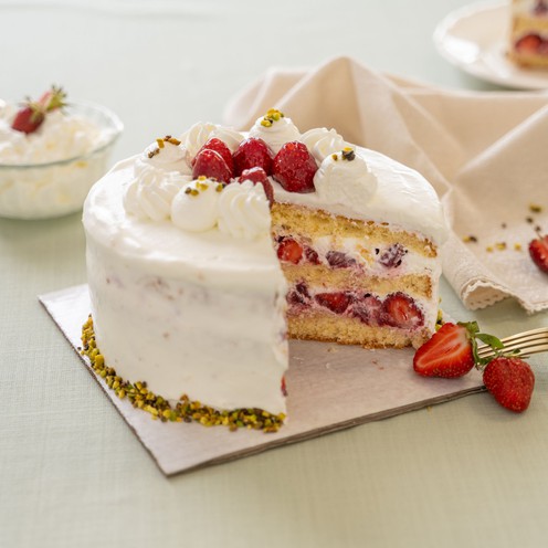 Strawberry cake with whipped cream (1,4 kg)