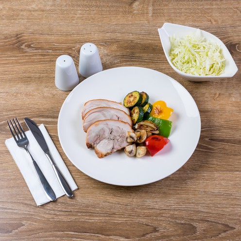 Menu: pečeni odojak, povrće za žar i kupus salata za 4 osobe