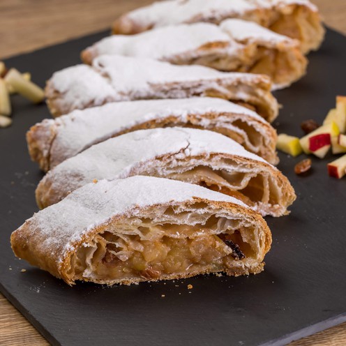 Homemade apple strudel (500 g)